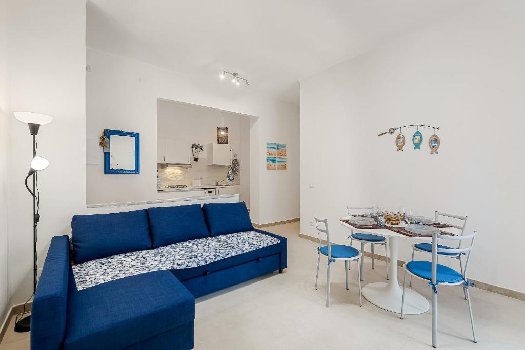 Modern White Apt with AC and balcony - 4
