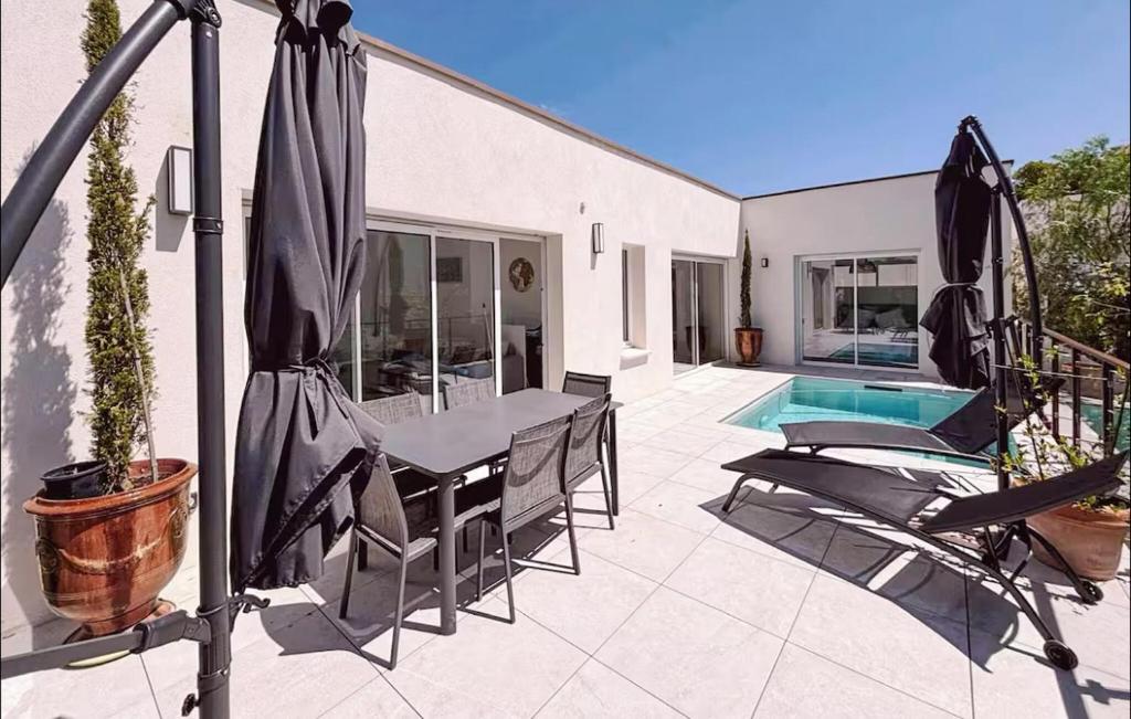 Maison Piscine Nîmes - 1