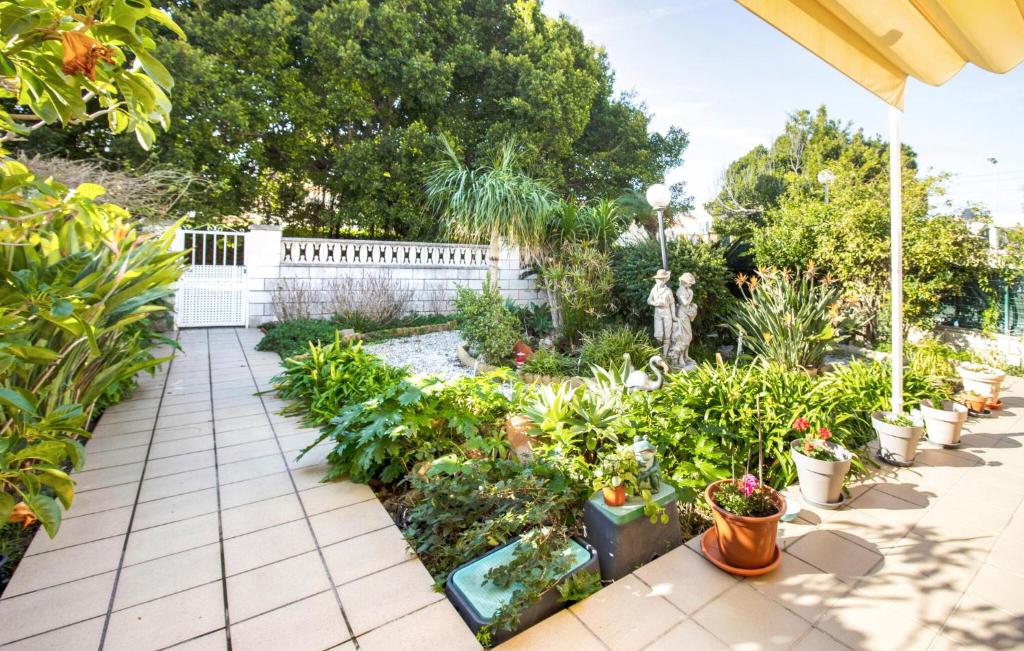 1 Bedroom Lovely Apartment In Oliva - 2