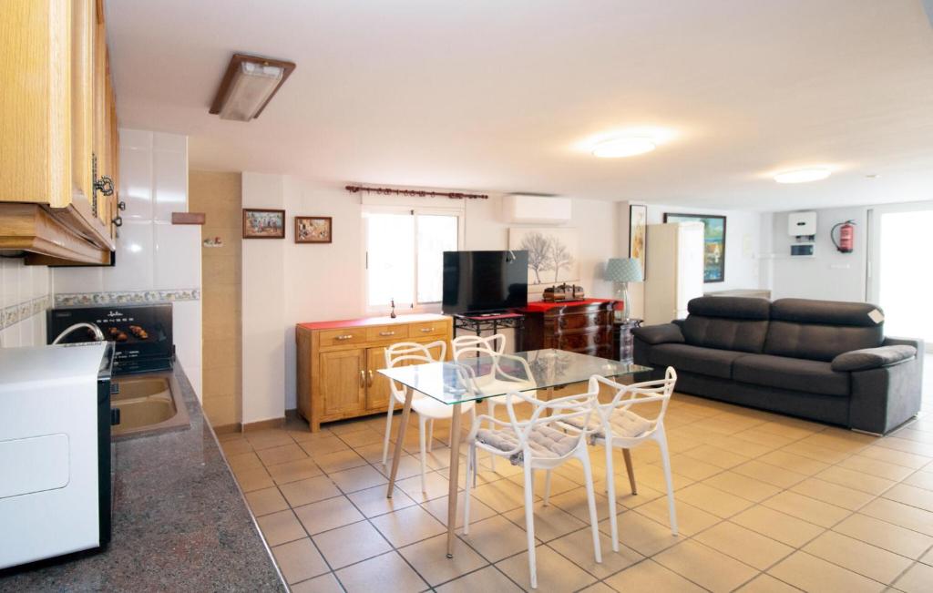 1 Bedroom Lovely Apartment In Oliva - 4