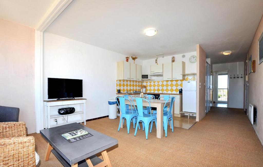 2 Bedroom Nice Apartment In Saint-Cyprien Plage - 3
