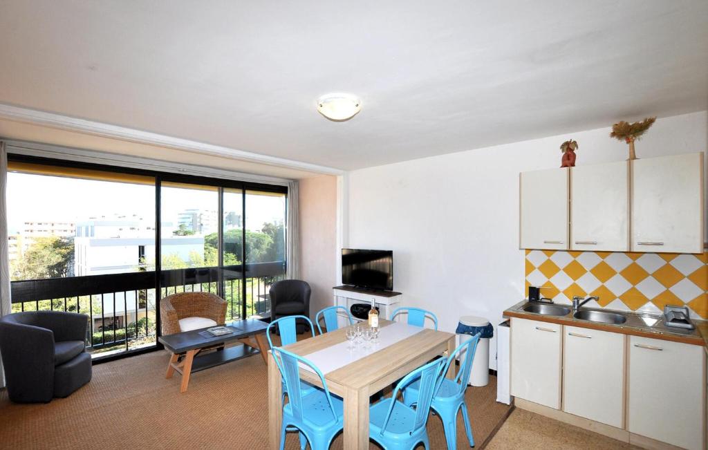 2 Bedroom Nice Apartment In Saint-Cyprien Plage - 4