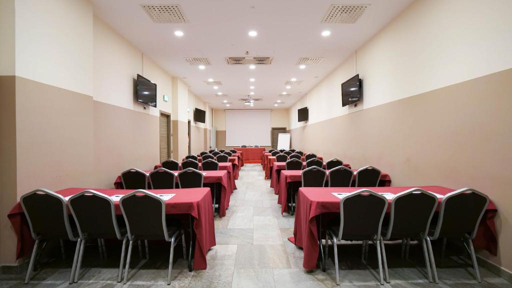 4 SPA Hotel — Hotel building in Cannizzaro, Sicily