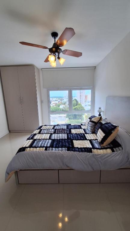 Departamento con balcón, hasta 4 personas, en Tandil, a metros de la plaza principal, con wi fi - 3