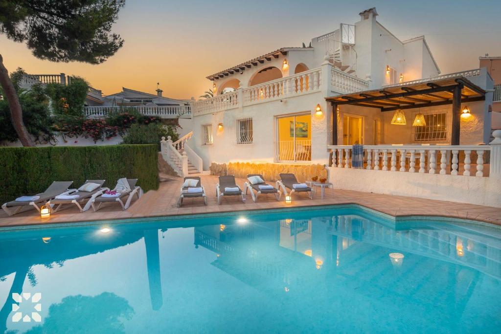 Villa Del Mar by Abahana Villas - 1