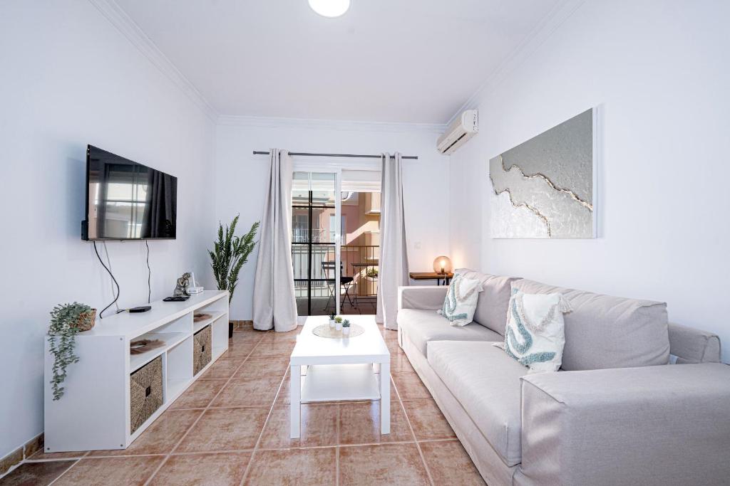 Torrecilla Urban Beach - Modern Apartment with Rooftop Pool - 2