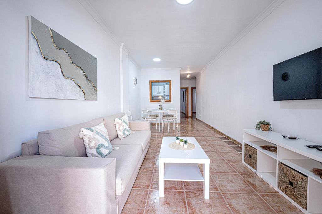 Torrecilla Urban Beach - Modern Apartment with Rooftop Pool - 3