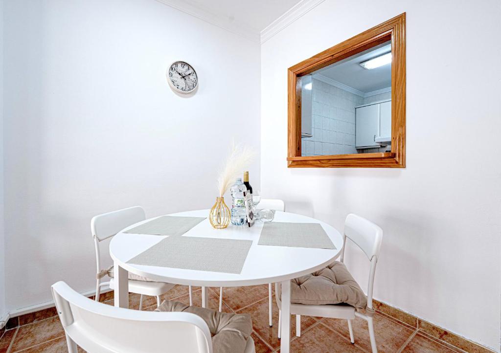 Torrecilla Urban Beach - Modern Apartment with Rooftop Pool - 4