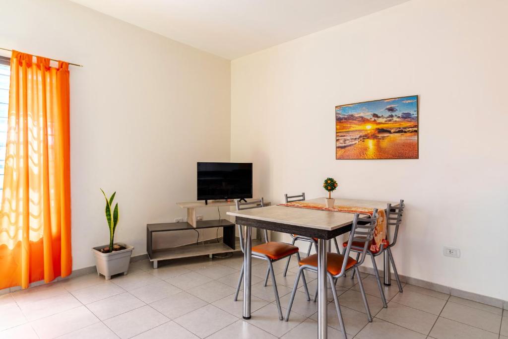 Departamentos Brown -WiFi 100 MB - Cochera - Parrilla - Aire - TV Cable - 4