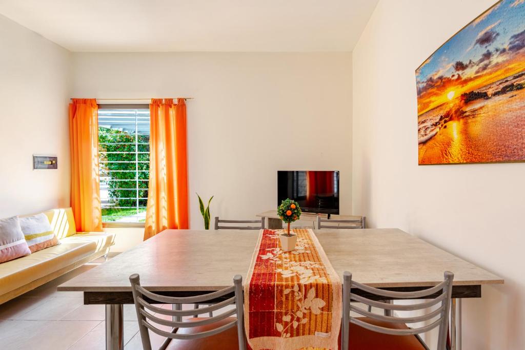 Departamentos Brown -WiFi 100 MB - Cochera - Parrilla - Aire - TV Cable - 5
