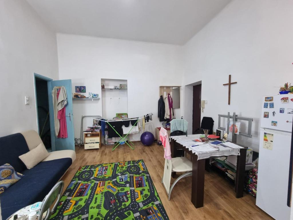 Spavaca soba s zajednickim kupatilom i kuhinjom - 3