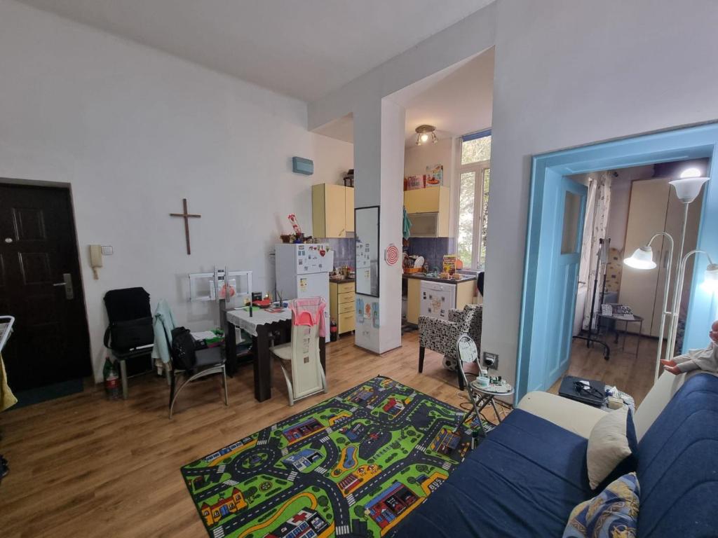 Spavaca soba s zajednickim kupatilom i kuhinjom - 4