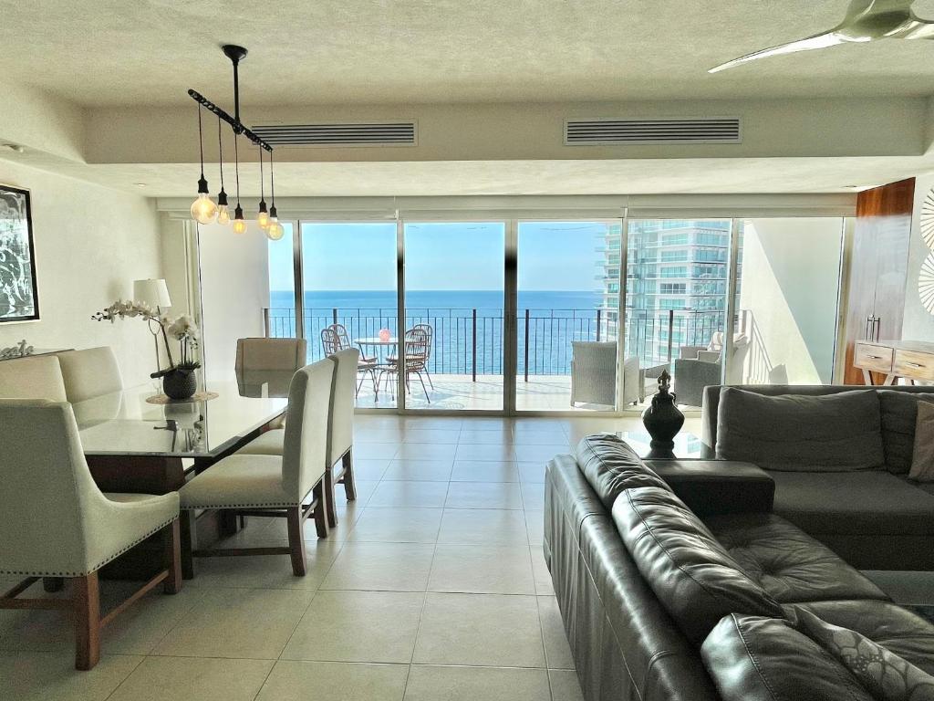 Grand Venetian Beachfront Condos - 4