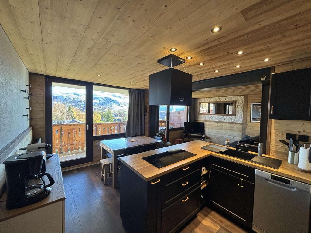 Appartement rénové 3 pièces, Alpe d'Huez, balcon, parking - FR-1-405-375 - 3