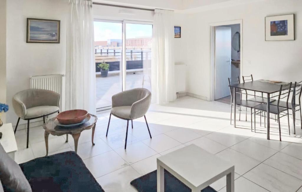 Beautiful Apartment In Dunkerque With Wifi - 4
