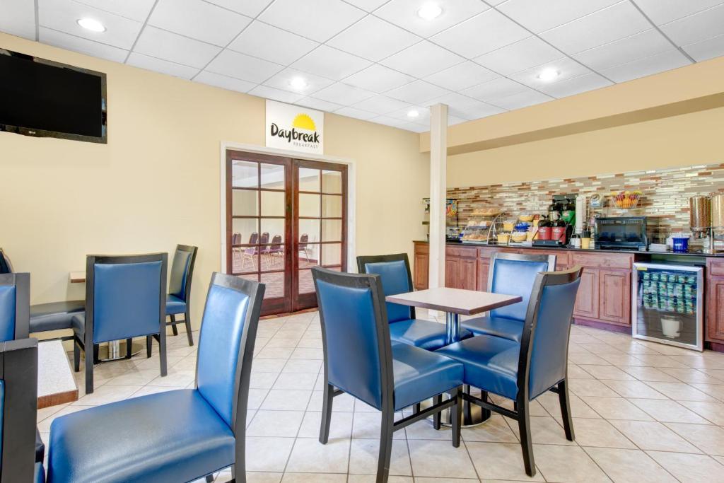 Days Inn By Wyndham New Cumberland/harrisburg South Photo 22