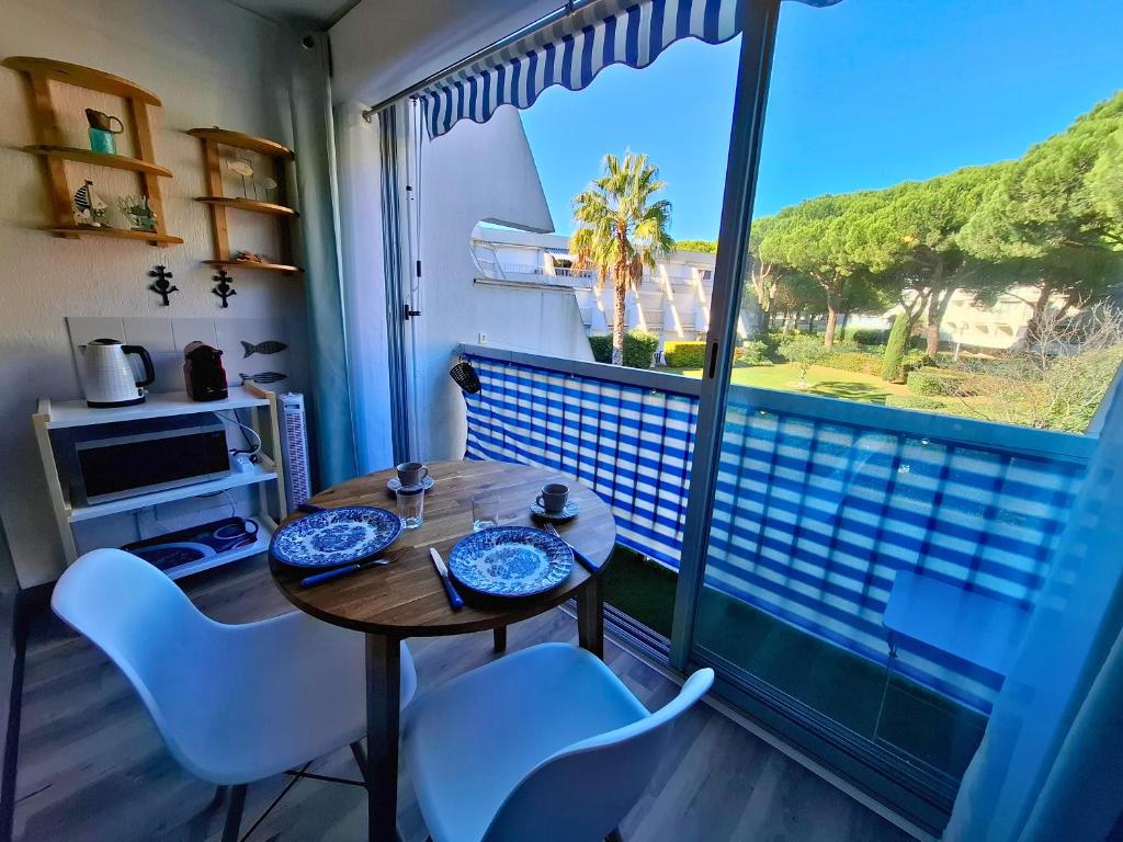La frégate Port Camargue - proche plage, parking, WIFI, vélos - 1