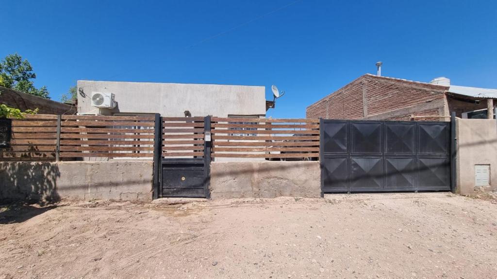 Luminosa y amplia casa en Añelo - 5