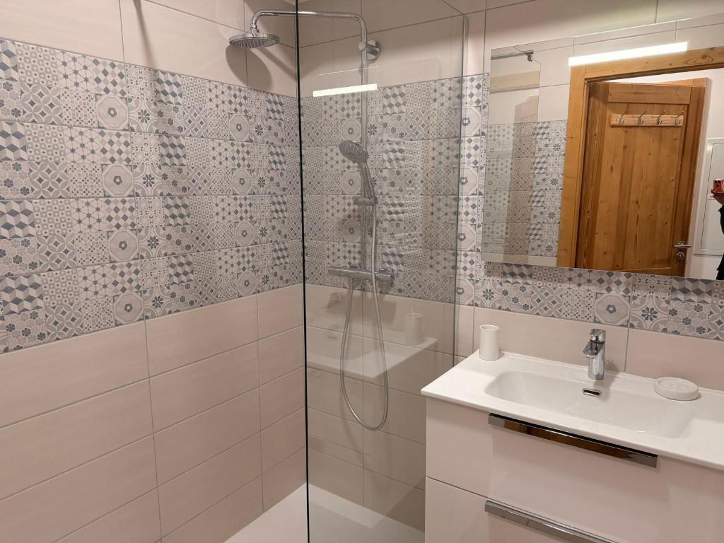 Appartement cozy avec grande terrasse et casier à skis - FR-1-464-256 - 4