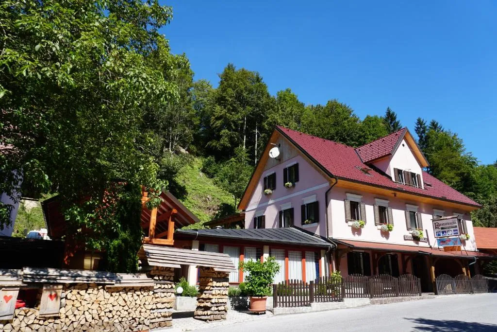 Guest House Gostišče Gačnk V Logu, hotel v destinaci Cerkno