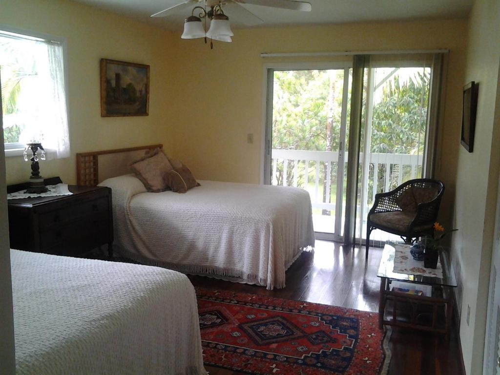 Lava Tree Tropic Inn photo