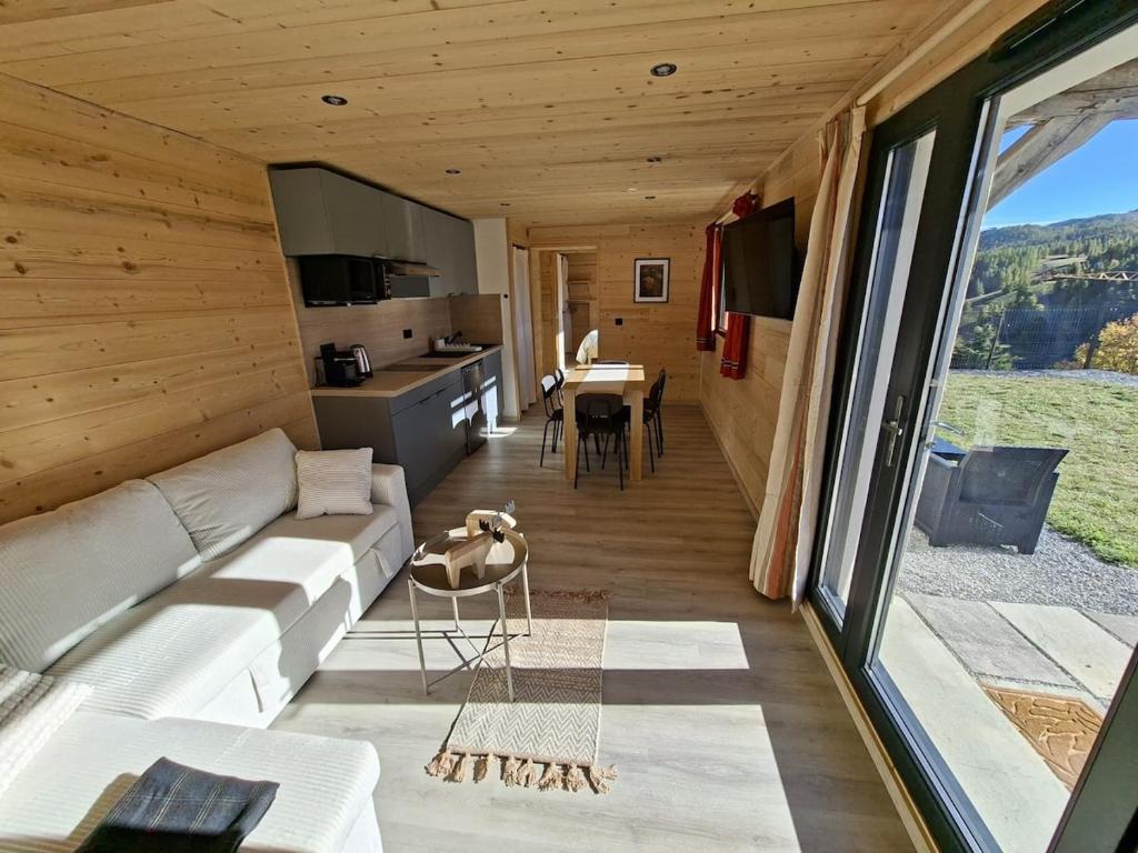 Lumineux T3 neuf face pistes - 2 chambres 6 personnes - Rez de jardin panoramique - Parking Privé - 2