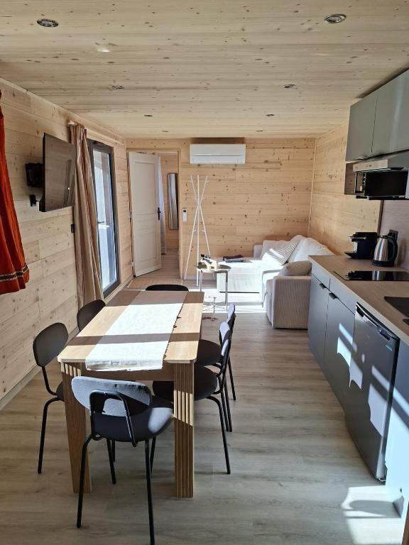 Lumineux T3 neuf face pistes - 2 chambres 6 personnes - Rez de jardin panoramique - Parking Privé - 3