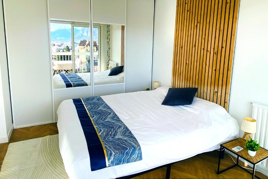 Panorama Stay, Pool, Balcony and Mountain View - 2