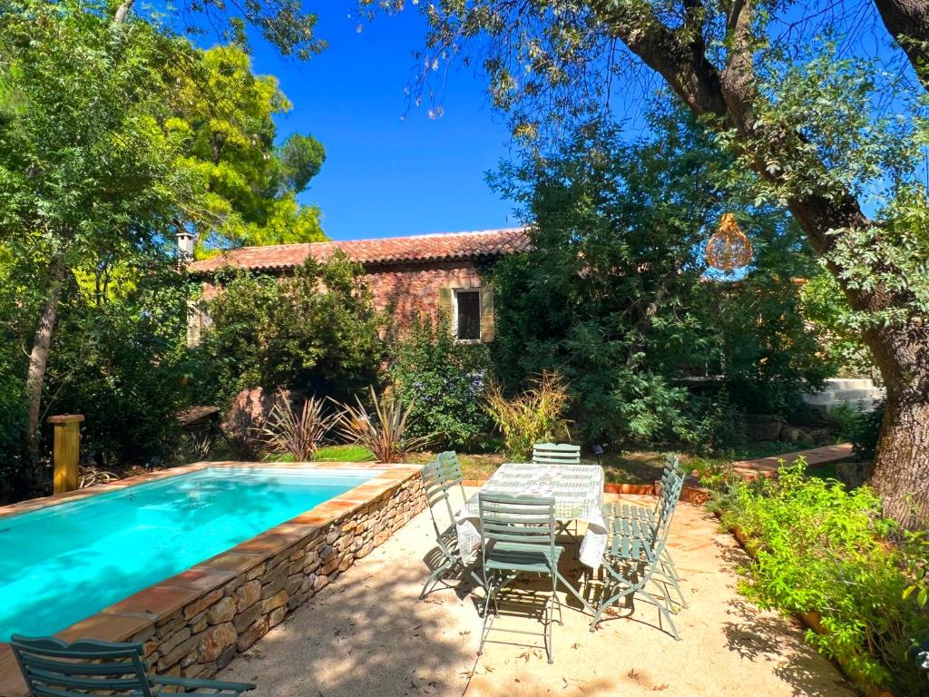 Maison en pierre rénovée avec jardin et piscine privative chauffée - 1