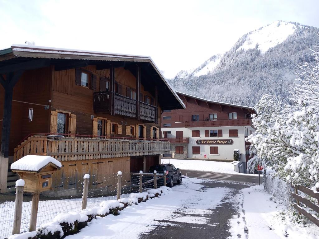 Chalet familial authentique et spacieux 2 chambres 4 à 6 personnes avec parking proche des remontées - 3