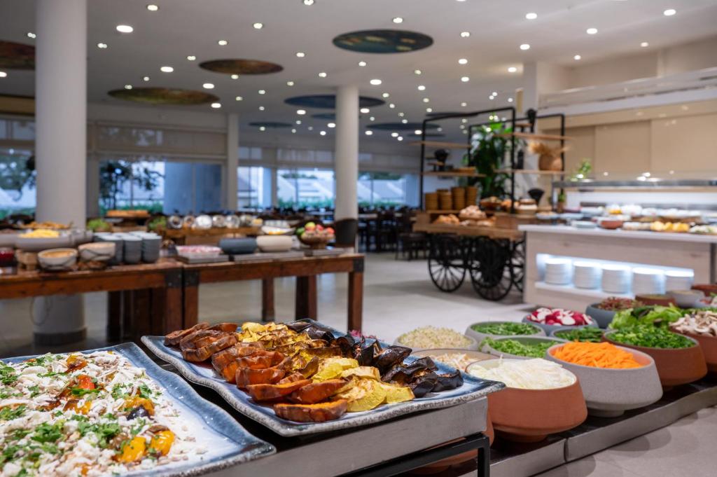 エイン ゲブ キブツ ホリデー ヴィレッジ バイ KHC (Ein Gev Kibbutz Holiday Village by KHC) お料理のイメージ