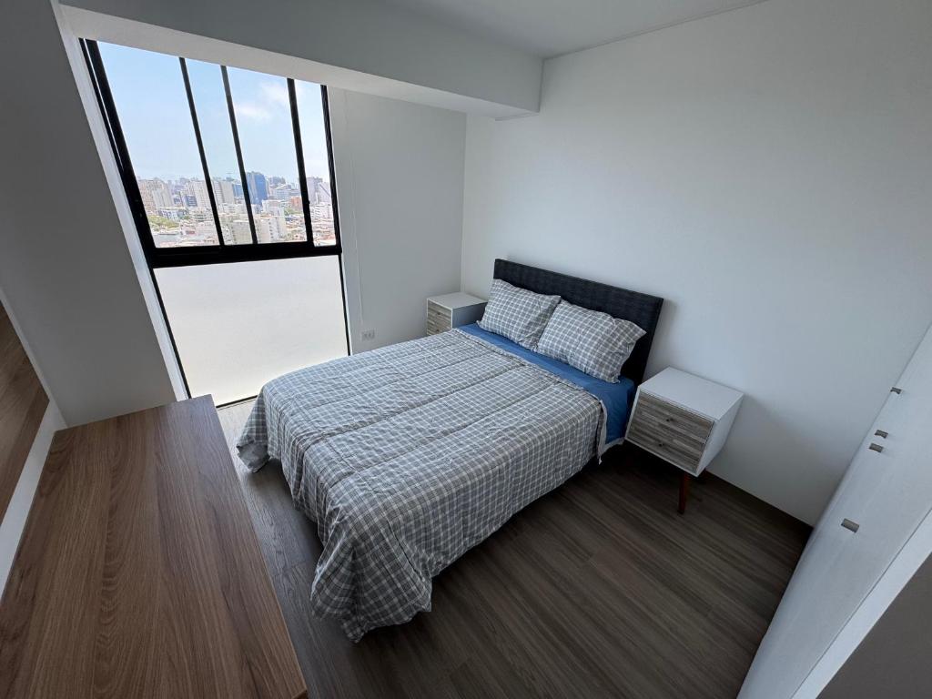 Cozy bedroom in Miraflores with rooftop pool - 2