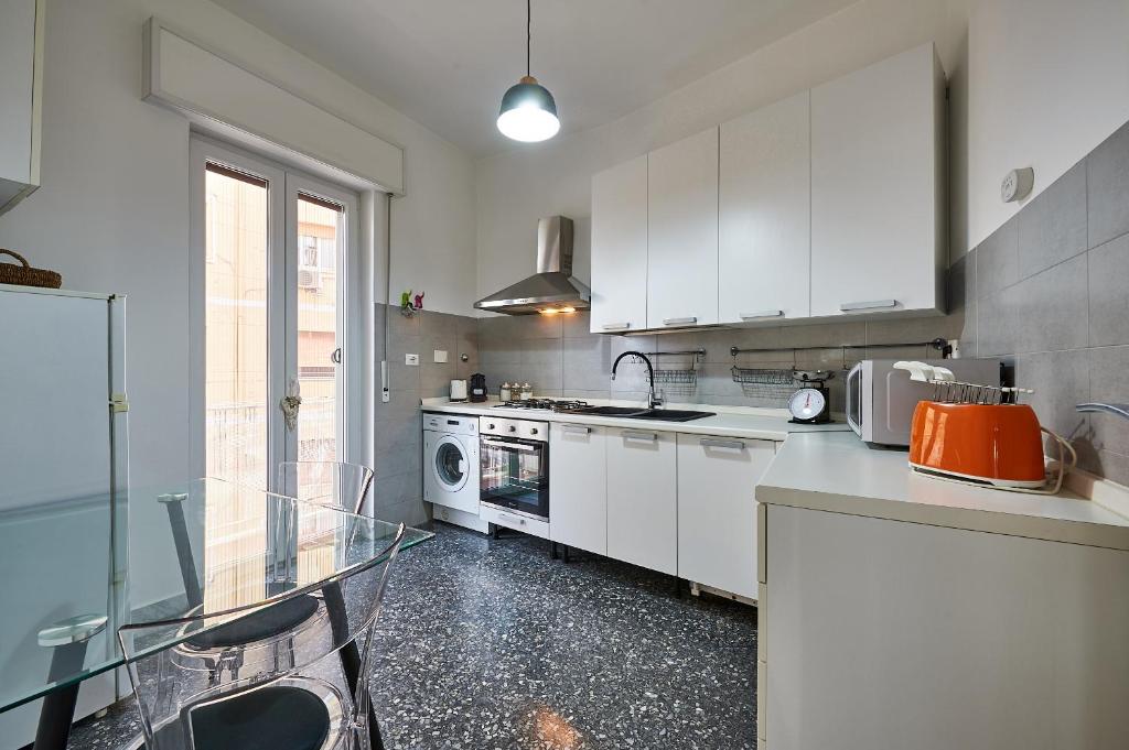 Modern Comfort Steps from Tiburtina Station - 3