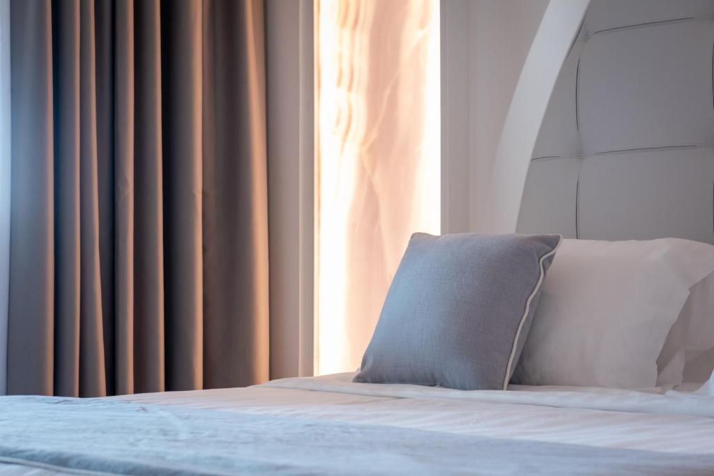 DIAMOND SUITE - 2