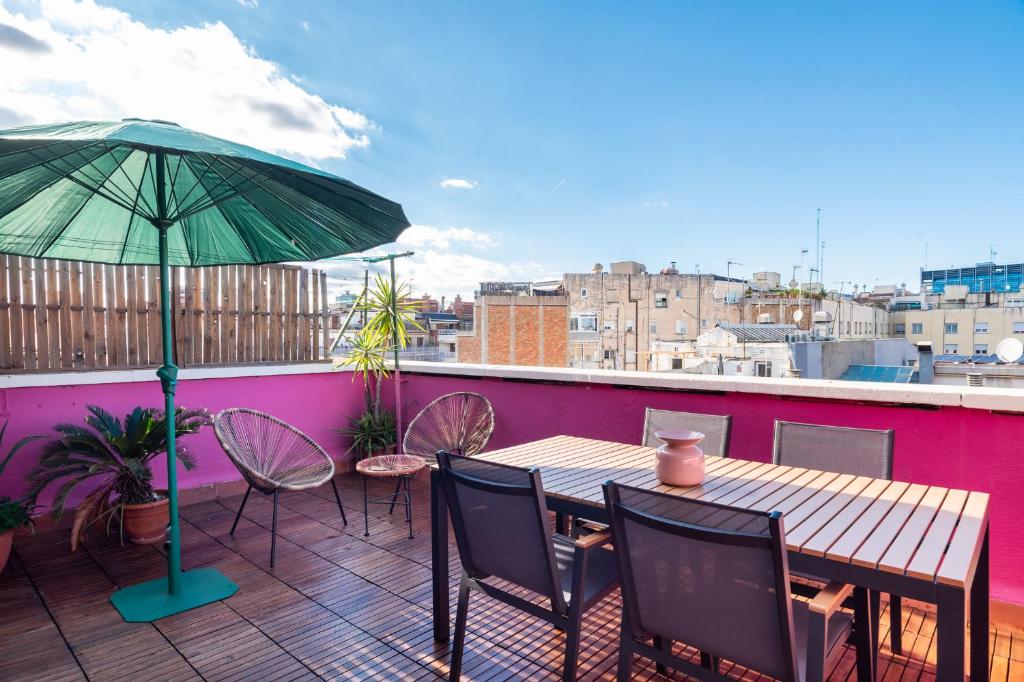 Penthouse Apartment with Terrace in Barcelona City Center - 2