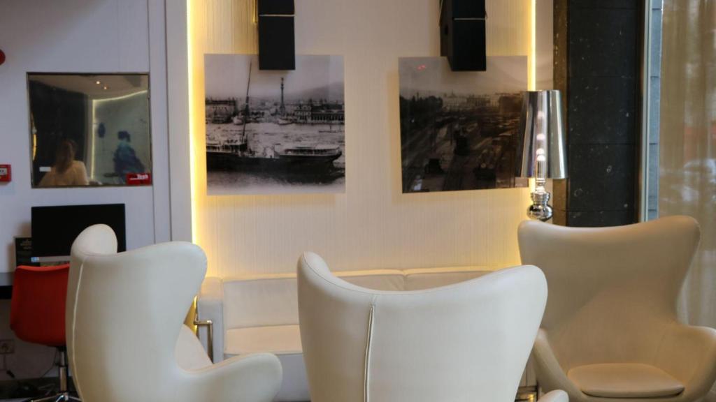 フロント・ロビー