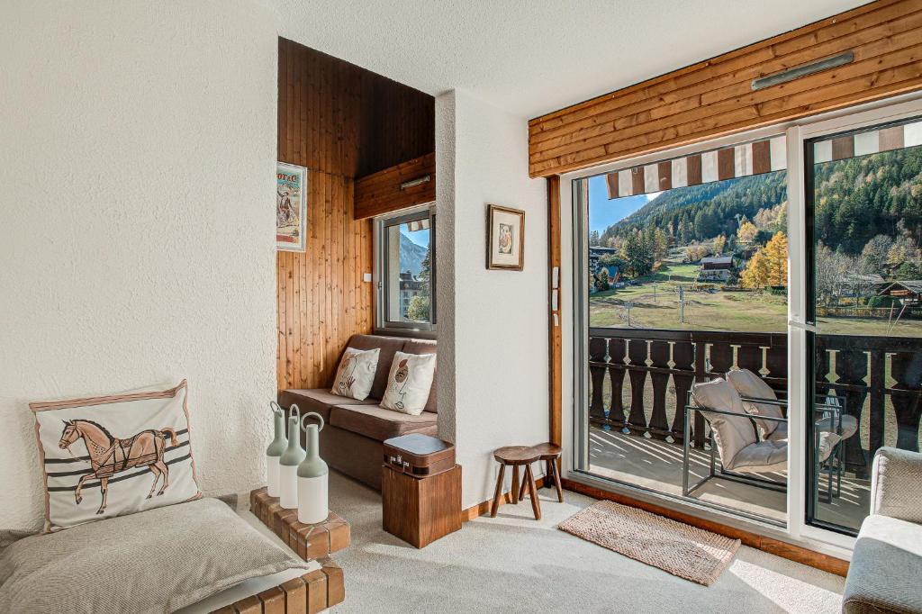 Apartment Mika, Alpes Agency, Slope side location, Central Chamonix, Sleeps 4-6 - 2