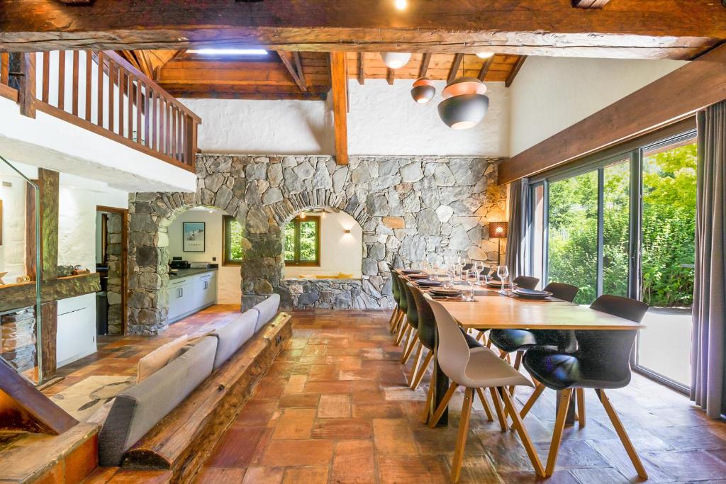 Chalet Les Praz - 280sqm - Sauna Cinema Fitness - 5 Bedrooms in Heart of Les Praz - By Cozee Rentals - 3