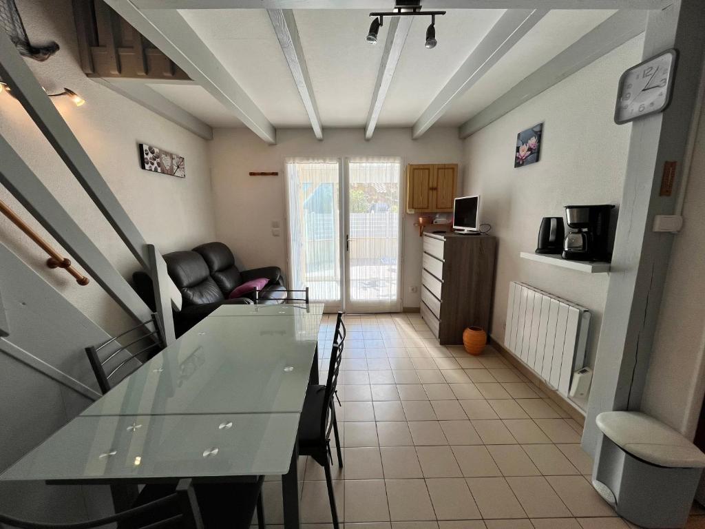 Belle maison de vacances semi climatisée, clôturée, véranda, 6 couchages, résidence LE VILLAGE DE LA MER LRVM93 - 5