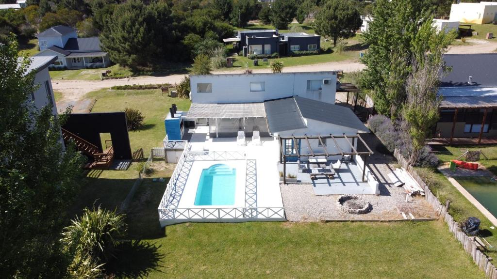 Casa luminosa con pileta y estilo mediterráneo en Costa Esmeralda - 1
