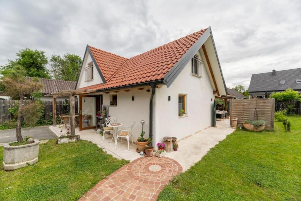 Cozy Holiday Home Leibnitz - Garden & Relaxation - 3