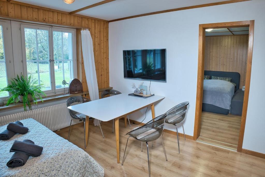 Kiwi Chalet - Mountain Views & Cozy NZ Vibes - 3