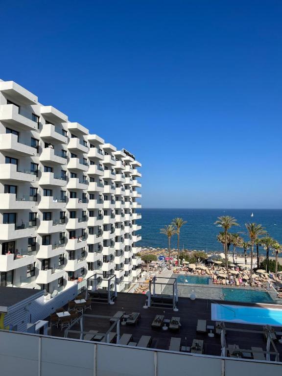WintowinRentals Newly Renovated Private Suite Beachfront & Steps to the Marina - 1