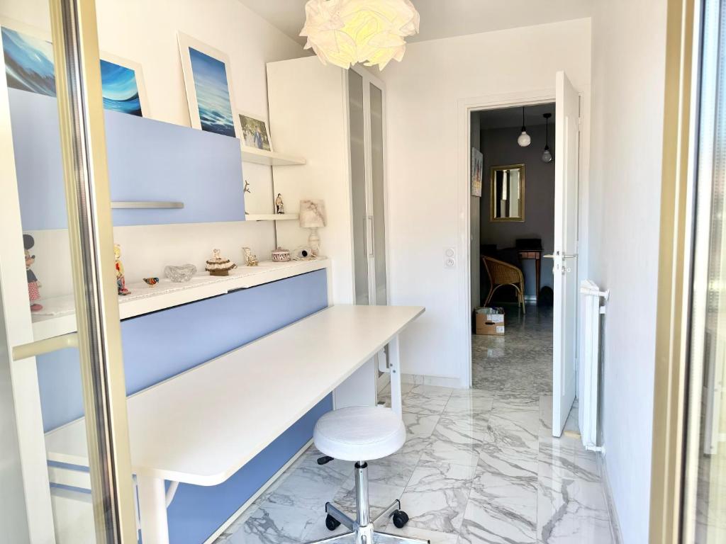 Beau 3 pieces, Vue Mer, 100m du Casino et des plages, double exposition avec terrasses - 4