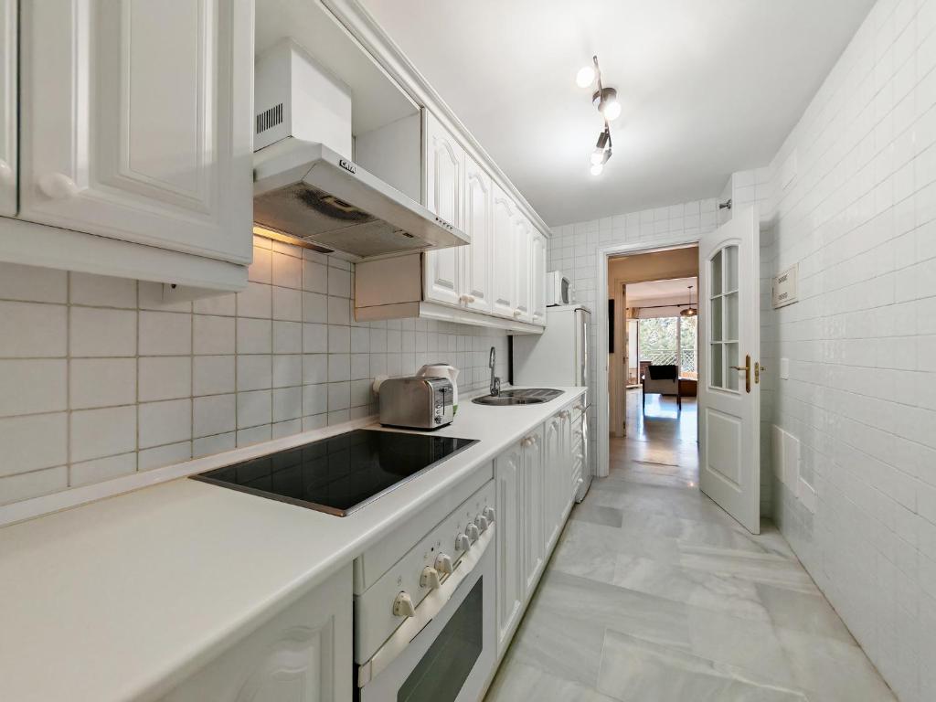 Stylish Beachfront apt with sea view - 5