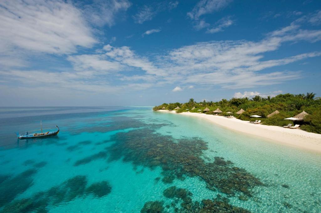 Four Seasons Resort Maldives at Landaa Giraavaru — Beach in Baa Atoll, Baa