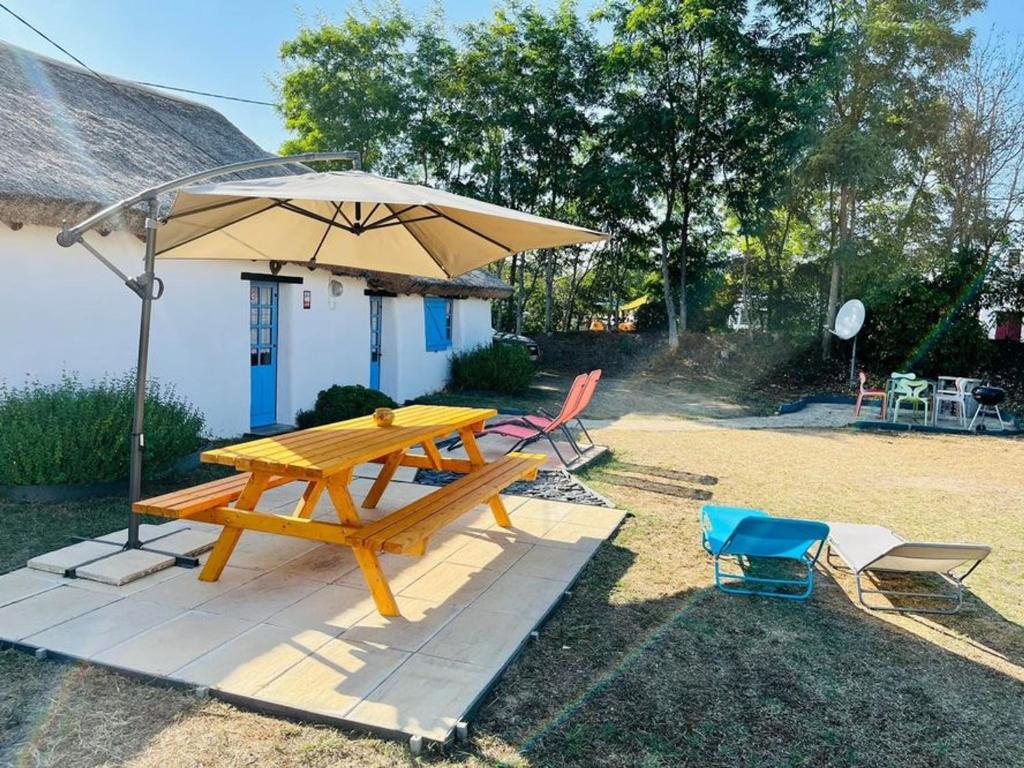 Charmante Bourrine avec Jardin Clôturé, à 3km de la Plage, Animaux Admis - FR-1-777-10 - 2