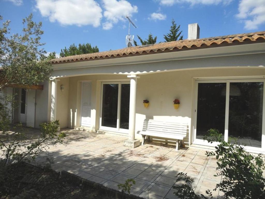Maison boisée, 800m de la plage, 100m², 3 chambres, terrasse, parking - FR-1-777-18 - 1