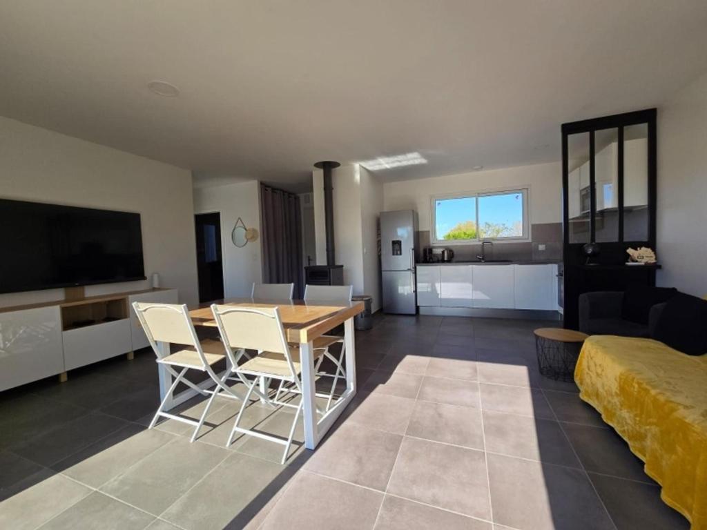 Maison calme 4 pers. à 3km de la mer avec jardin, clim, TV, vélos, BBQ et hamac - FR-1-777-20 - 2
