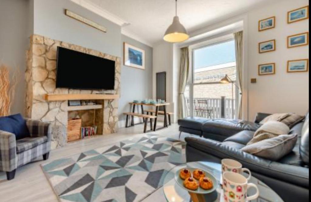Ocean View apartment in Swanage - sea-facing pet-friendly accommodation